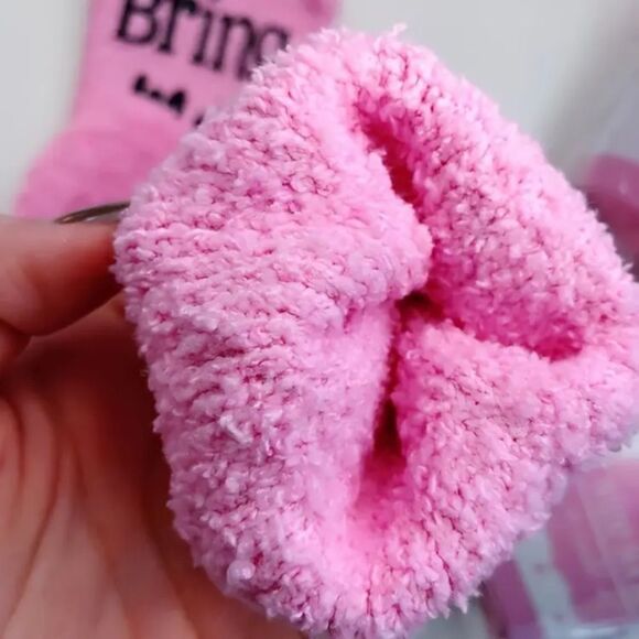 ✨🆕✨ If You Can Read This Bring Me Some Wine Pink Fleece Socks 🍷 ✨ - Picture 3 of 6